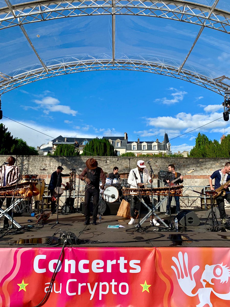 VilledeReims's tweet photo. Malgré la météo, belle ambiance avec @KanazoeOrkestra pour la soirée d’ouverture de #UnEtéAReims dans les jardins du #cryptoportique. Cette année une trentaine de #groupes et #artistes seront à découvrir jusqu’au 31 aout !
-> Le #programme : https://t.co/J9nru7P9zk https://t.co/Q9zJyrbeMa