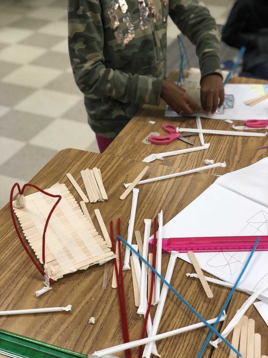 teachshanteach's tweet photo. Using the #DesignThinking process 2 build๐ #iTeach4thGrade #2ndYearTeacher #BlackGirlsTeach #BecomingTheNext #APSPowerUp https://t.co/xhvxTlgbVT