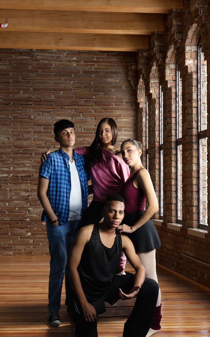 12y2's tweet photo. #Entretenimiento #JAMAcademy presentará los musicales Hairspray JR y FAME en la reapertura de la sala “Manuel Rueda”, ubicada en el Edificio de Las Escuelas de Arte Dramático. https://t.co/E12Qk2CwFE