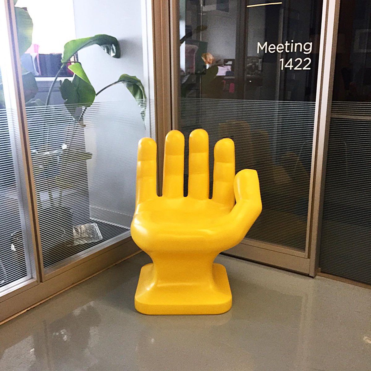 Presenting the latest addition to the CAPX Team: our brand-new Handshake Chair 🤚✋🤚✋ !
Stay on the lookout for this guy to pop up around campus in the coming months... 👀
#ExperienceCAPX #Handshake #HandshakeChair #WheresTheChair