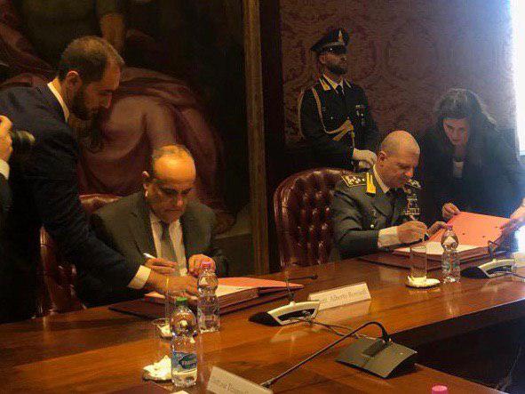 GDF's tweet photo. Firmato protocollo d'intesa tra @_MiBAC e #GdiF. Presenti il Ministro per i Beni e le Attività Culturali, @BonisoliAlberto, e il Comandante Generale della Guardia di Finanza, #GenZafarana. https://t.co/aa3SZNj61x