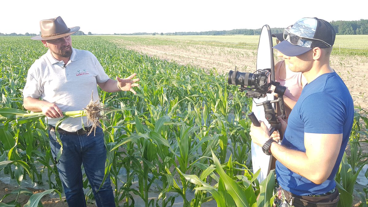 samcosystem's tweet photo. Damian Tobianski - SAMCO, conducting an interview for Polish TV on how our system benefits maize growers in the south and north of Poland for #grain #maize and silage maize production #GlobalAmbition @Entirl #samcofilm #samcomaize https://t.co/twd8oQvHbr