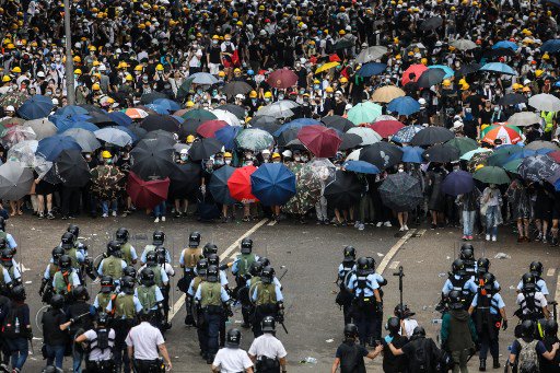 alertaperu's tweet photo. [INTERNACIONAL]

☢️ ASIA: Ciudadanos de Hong Kong en contra de la Ley de Extradición☢️

Mayor información en: https://t.co/HpTTfhcmqp

#AlertaPerú
#AlertaConLaNoticia https://t.co/d7Q1s3RuWt