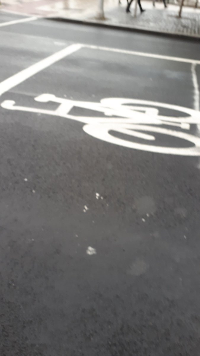 New orcas at Custom house quay and Guild street beside Samuel Beckett bridge #allocate4cycling #ibikeivote <a href="/dublincycling/">Dublin Cycling Campaign</a> <a href="/Cyclistie/">Irish Cycling Campaign</a> <a href="/IrishCycle/">Gone to Bluesky</a> <a href="/IBIKEDublin/">Placeholder</a>