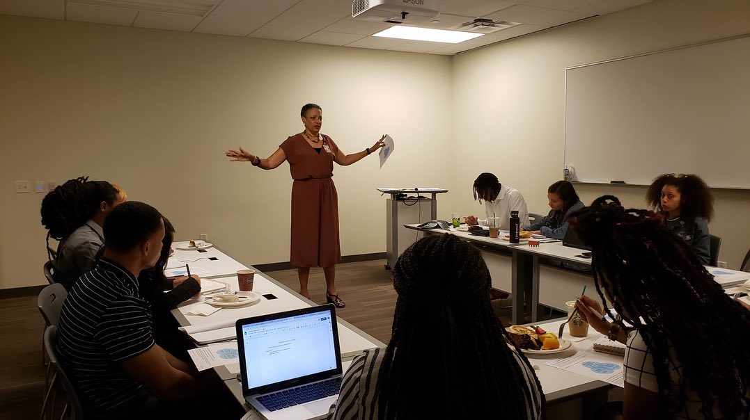LyriaHowland's tweet photo. Inspired by @MGProject @OdyzAgency YP's! Talked about goals, mentorship and the leadership continuum... "Auntie Style" #ToughLove #ICR8 https://t.co/EG3ShiSC1W