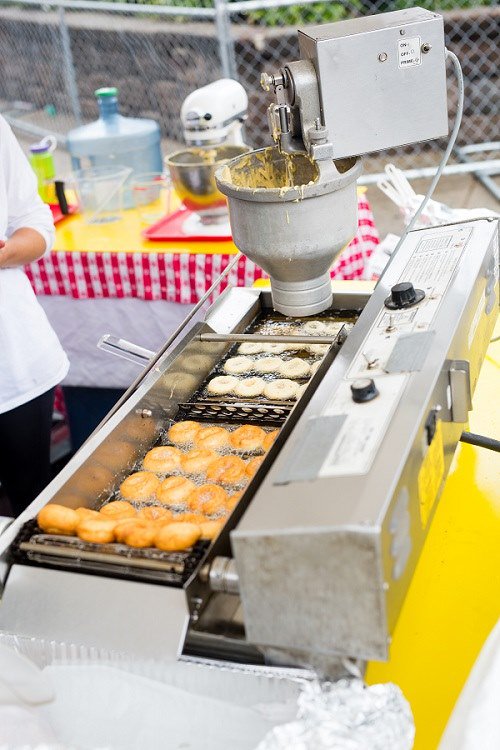 Northcenter Chamber of Commerce (@northcenter) on Twitter photo Gates are open and it’s time for weekend brunch. And it’s perfectly fine if that brunch is ribs from one of our 14 vendors or hot, fresh donuts from the crew at <a href="/DDelightsInc/">Dinky Delights, Inc.</a>! Gates are open and it’s time for weekend brunch. And it’s perfectly fine if that brunch is ribs from one of our 14 vendors or hot, fresh donuts from the crew at <a href="/DDelightsInc/">Dinky Delights, Inc.</a>!
