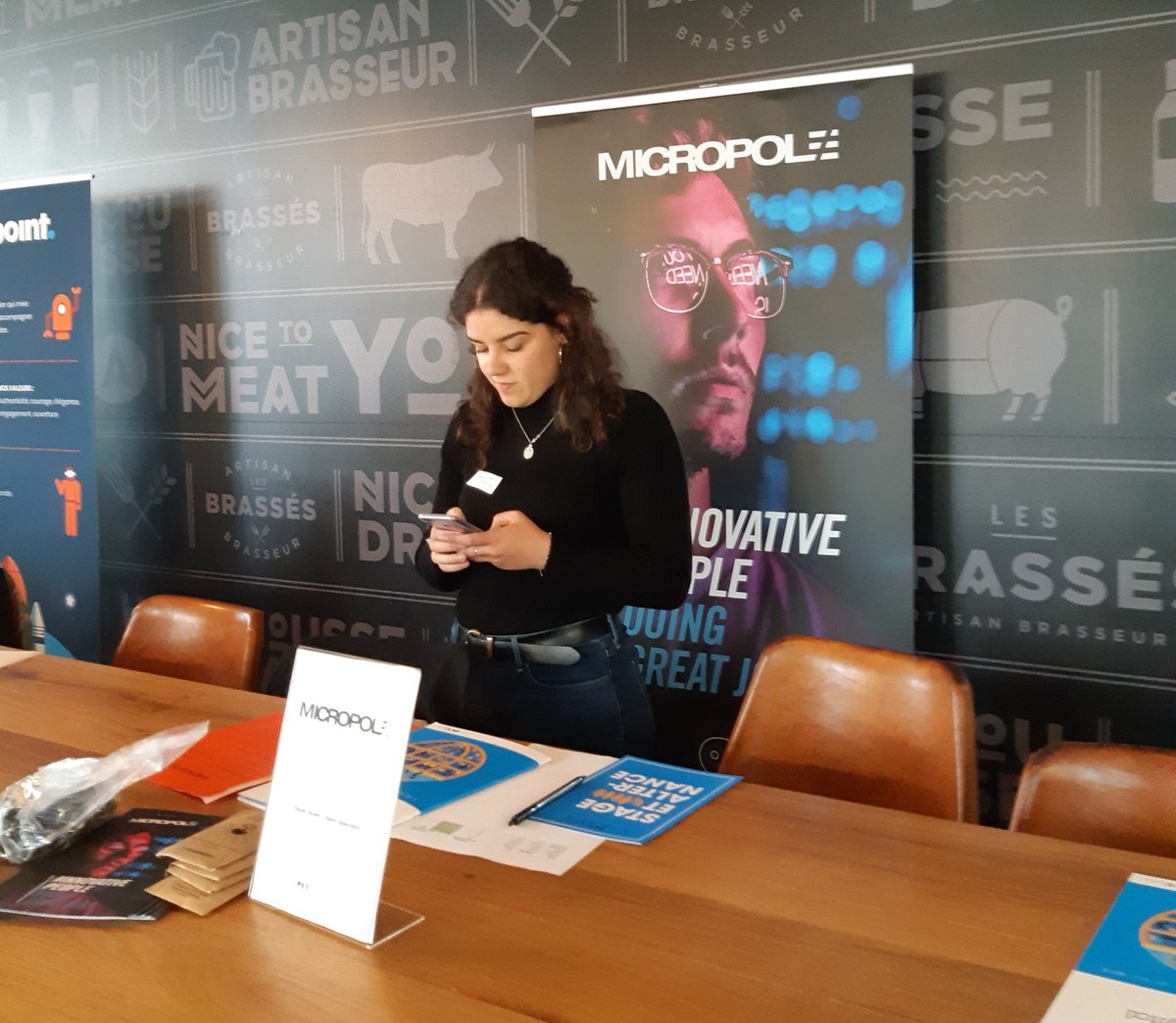 [Theplacetobe]🍻🔝 #afterwork Ce soir les #entreprises viennent rencontrer les pépites de l @ECV_Digital_Nts 
Il y en aura pour tous: #stage #alternance #webmarketing #Webdesign #uxdesign 
#workplace #Job #nantes <a href="/NicolasCouvret/">Nicolas Couvret</a>