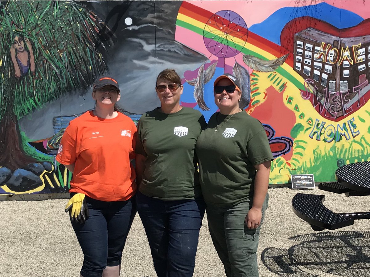 JamieLSyroid's tweet image. Store 2776 showing our support at Piquette Square in Detroit for our Team Depot event. Giving back to our veterans during #seedsofservice @jen113014 @KristinMBowden1 @Jvmvp35Diane @DepotMacomb @irishpride3131