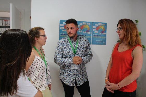 MijasCom's tweet photo. #Mayores | #Mijas

👵👴 ‘Paseando por el jardín de la memoria’, un taller de memoria dirigido a nuestros mayores.

▪ Está abierto a todos los mayores del municipio y se desarrollará entre los meses de julio y octubre.

▶ https://t.co/fD5LBNuJdP https://t.co/aufz4cX4y7