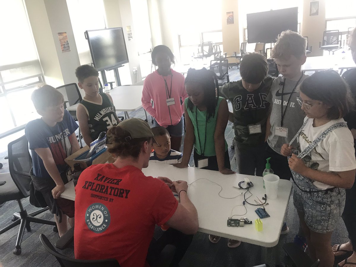 noyceinternsXU's tweet photo. These Astronomical Astronauts are loving this hands on activity learning about the raspberry pi  #computerscience https://t.co/QrJAtiJbAw