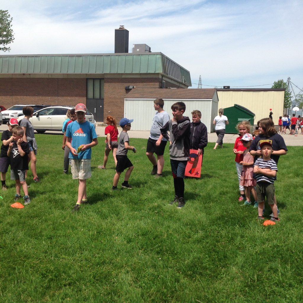 downieps's tweet photo. Perfect weather for Downie Central's Jump Rope For Heart Day lead by Ms Steckly's Grade 7 class. Thanks to our supportive families we raised over $2000.00 and counting. @yourschools #iAMamdsb https://t.co/WSkob2W3S0
