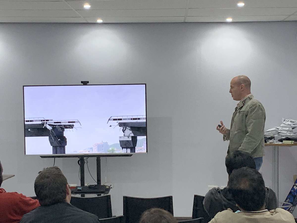 DeanSchaffer66's tweet photo. #futureofdata #jefffletcher #guytaylor #cloudera  Great talk on ML in a production environment! Thanks Jeff and Guy! https://t.co/zK6vx0qCEG