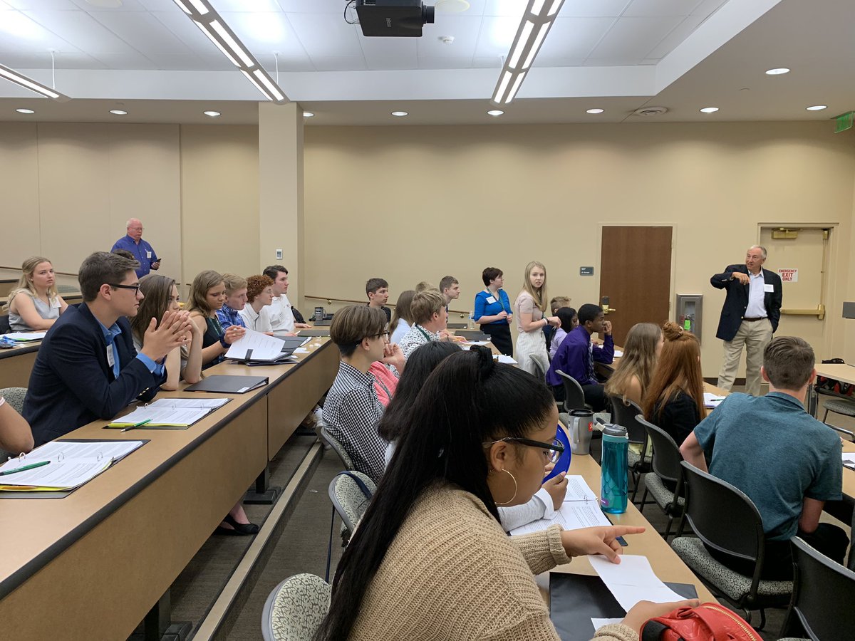 LearnAboutBiz's tweet photo. The LABbers learning about “Explorations in Globalization” presented by Shubha Basu and Binbin Guo! #BeEnspired #NEOeship https://t.co/f38pqKUiTA