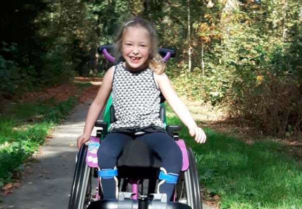 ‘Gulle gevers’ helpen Grouster Suze (7) met aanschaf rolstoelbus dlvr.it/R6VCsM