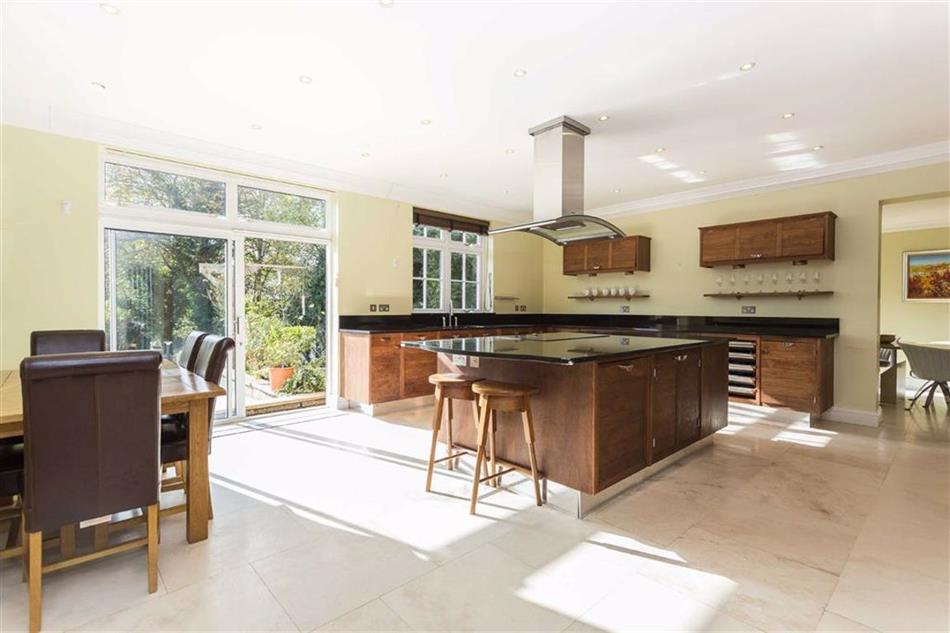 Statonsllp's tweet image. Situated in one of the area's most prestigious addresses is this substantial  #fivebedroom #detachedhome set behind a gated entrance with a carriage driveway and grounds extending to circa an acre. For more information please follow the link below bit.ly/2Kf64EA
