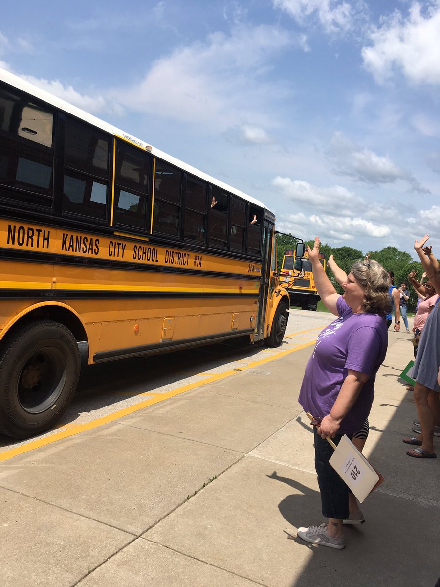 Late post from the last day of school! #lastdayblues #lwpawpride #lastdaynkc #finaldayofthirdgrade