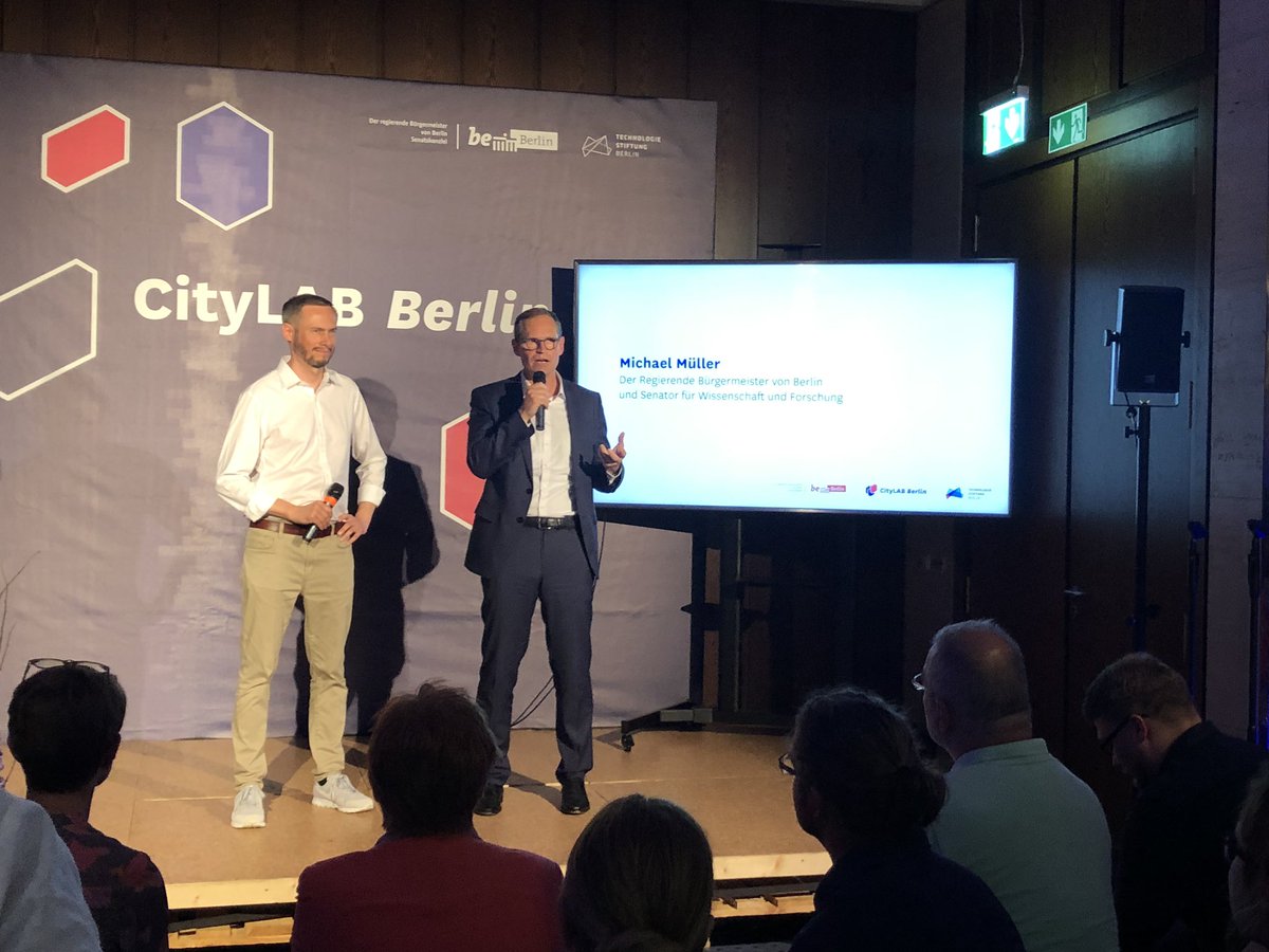 fraunhoferfokus's tweet photo. Das @citylabberlin wurde heute vom @RegBerlin und der @TSBBerlin eröffnet. In der Pitch-Session stellt unsere Projektleiterin Susanna Kuper das Forschungsprojekt #KiezRadar vor. Meldet Euch für unseren BürgerInnen-Workshop am 11.7. an: https://t.co/gh6UCsyX4e #citylabberlin https://t.co/hHPbnTcTAU