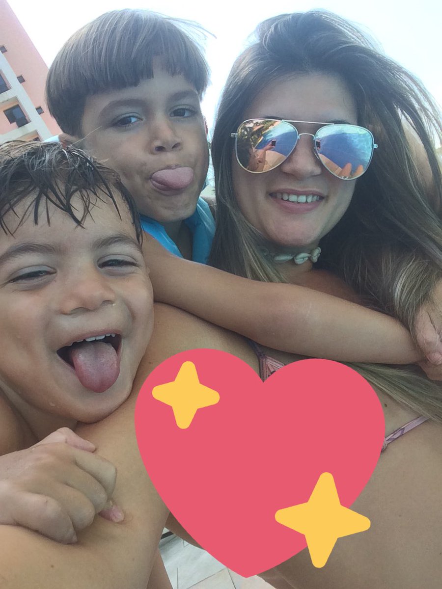IsabelCrhistina's tweet photo. Feliz dia dos Namorados ❤️💙💚💟 #AmorDeMãe #RyRi... https://t.co/Xa2gSN0F5J