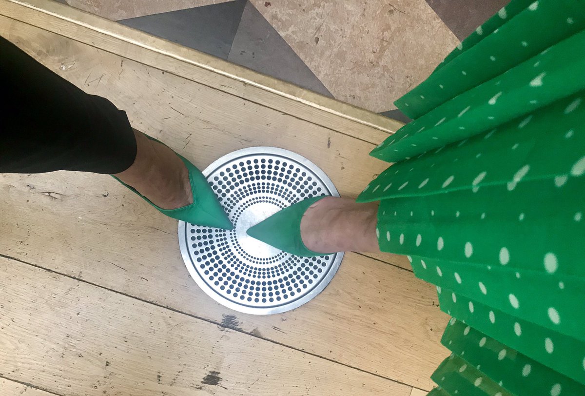 BlareClack's tweet photo. Green shoes are the best for #VCMoneyTalks @CVaughanPR https://t.co/yKckgXsNxl