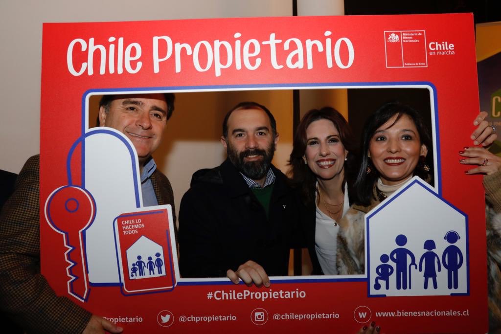 #ChilePropietario en la comuna de Colina ‼️subsecretaria <a href="/alebravoh/">AlejandraBravoApruebo</a> y el alcalde <a href="/mario_olavarria/">Mario Olavarría R.</a>  firmaron convenio para la tramitación de Títulos de Dominio <a href="/MagalyRomeroE/">Magaly Romero</a> <a href="/Maldonado_1980/">Javier Maldonado</a> <a href="/GobiernodeChile/">Gobierno de Chile</a> <a href="/sebastianpinera/">Sebastian Piñera</a>  <a href="/FelipeWard/">Felipe Ward</a> <a href="/ceciperez1/">Cecilia Pérez Jara</a>
✅#ChileEnMarcha