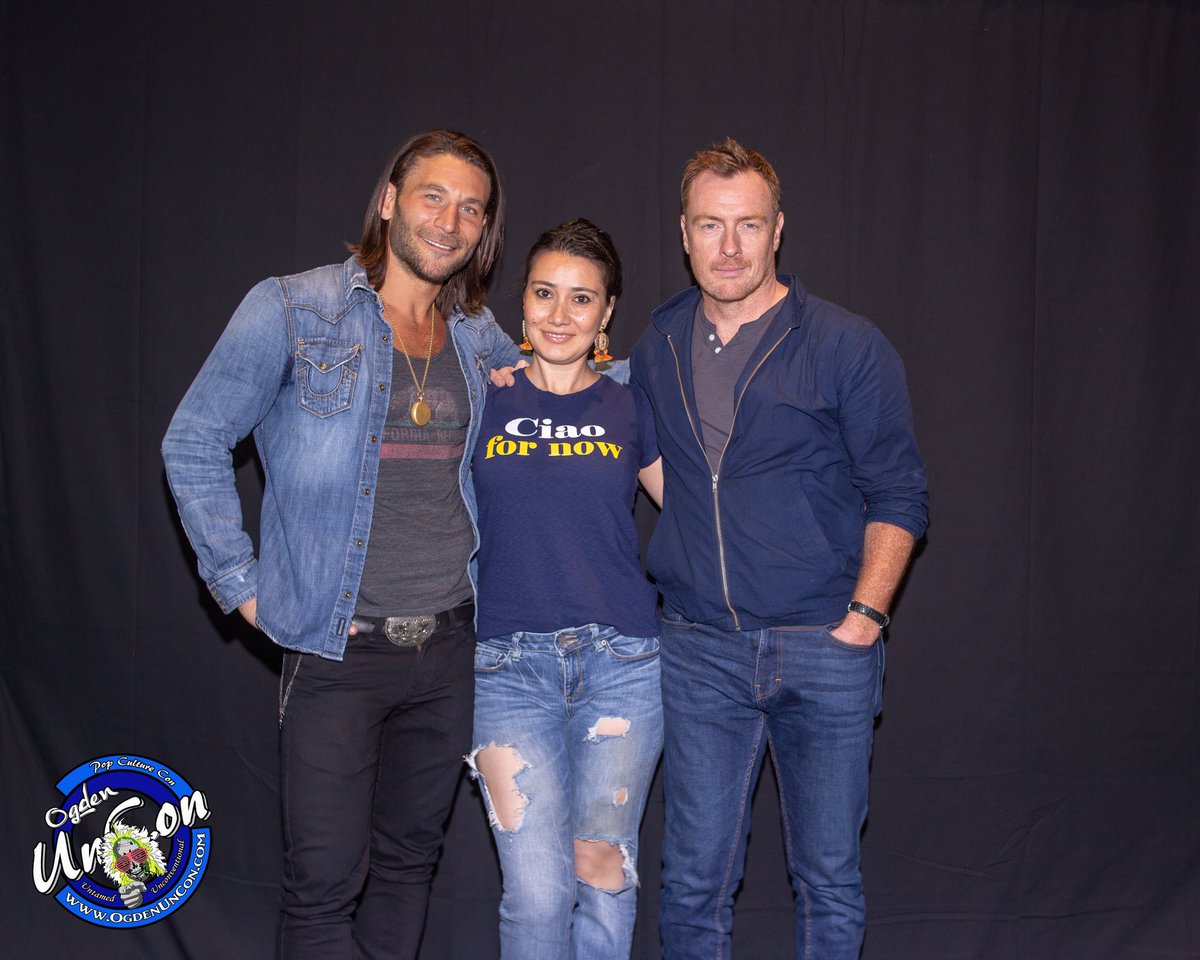 lydianne79's tweet photo. My handsome captains let me squeeze between them @ZMcGowanFanClub https://t.co/W0waOu2WEV