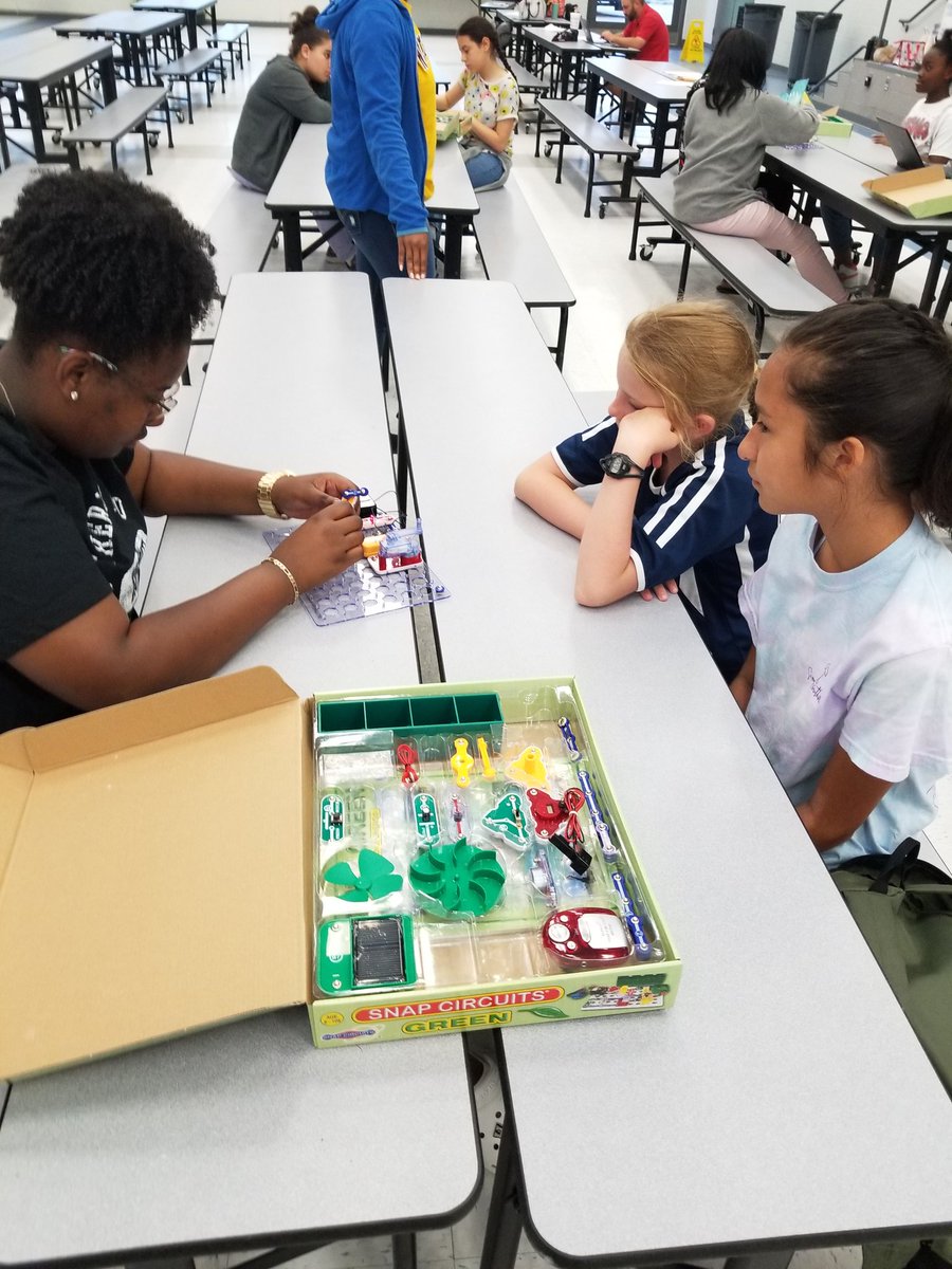 Heidi_Guerry's tweet photo. Programming, SNAP circuits, and designing and racing robot chariots. I love it!! #GirlsinSTEM #SummerSTEMcamp @Academies_BCSD @bcsdschools https://t.co/3hlE0Z3LWa