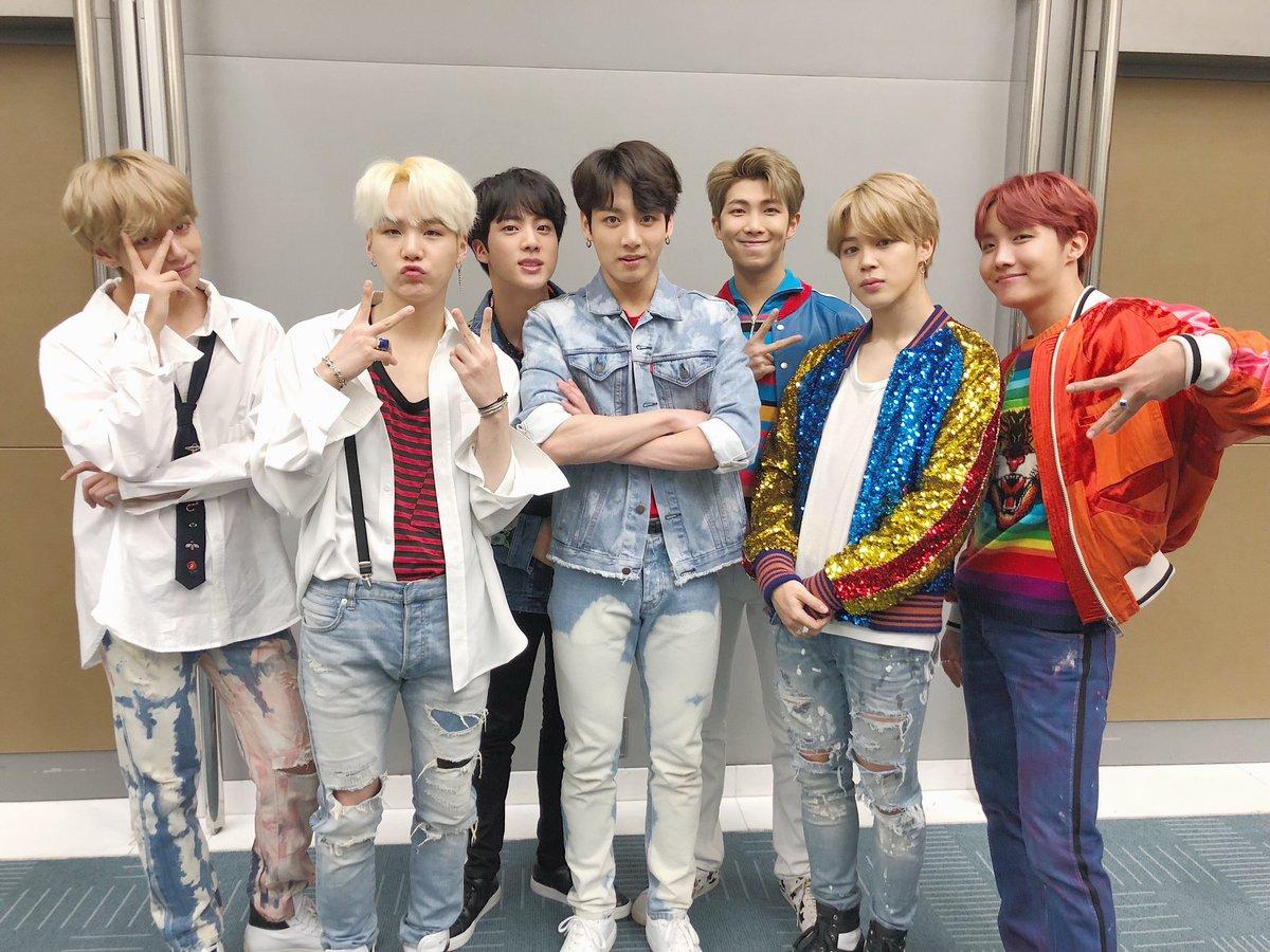AliceCypher4's tweet photo. Mis amores feliz aniversario!
Ustedes han cambiado mi vida, gracias por su música y letras, las cuales siempre están presentes en momentos de alegría y tristeza. Los amo muchísimo.
@BTS_twt #6YearsWithOurHomeBTS #HBD_BTS https://t.co/I9I3OfrhsT