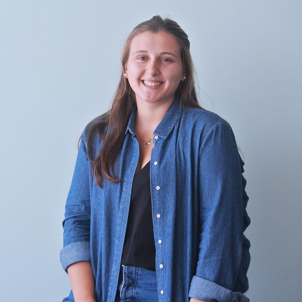 glamstapp's tweet photo. Time for a new #GlamST Team Session..today with us Clari! In our team she is our Operations Analyst. In her free time she loves to spend time with her family and her friends. Also, she enjoys playing Handball and Volleyball🏐. Likes listening to all kind of music🎵#MeetTheTeam https://t.co/CrhAZ7NRgk