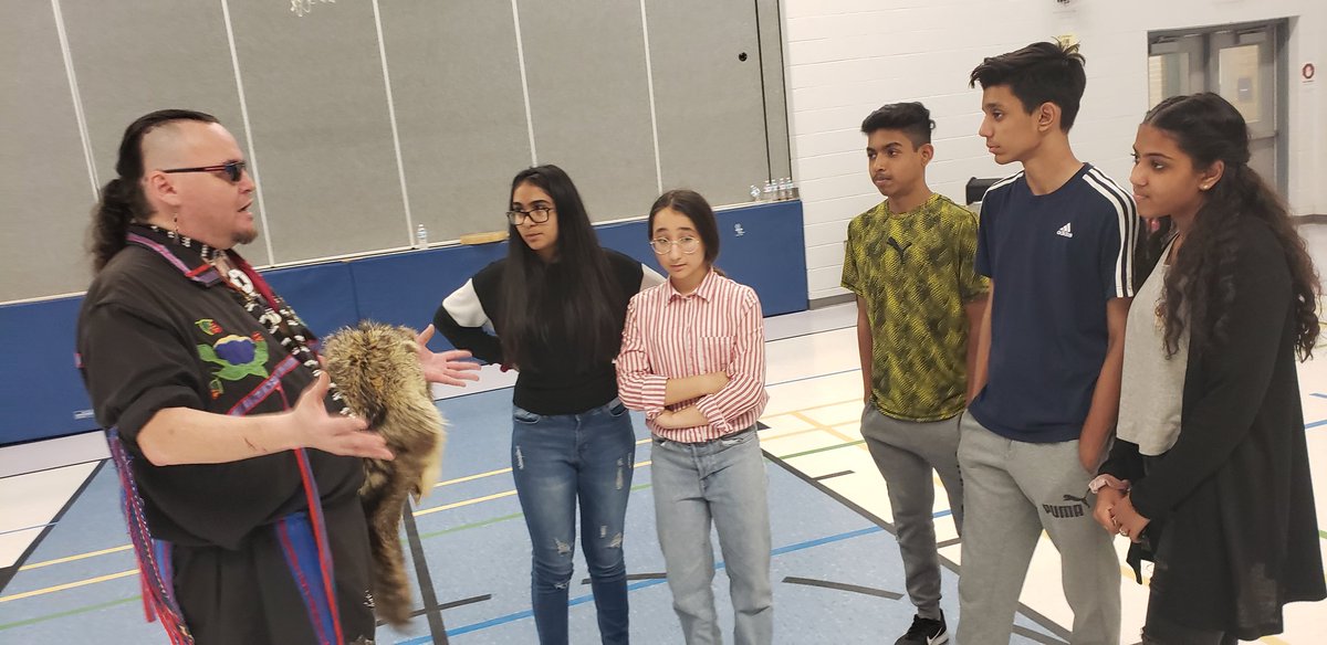 ElmDr_Rahman's tweet photo. Up close & person with Aaron Bell, #whitepinedancers thank you for your stories & insights. 8C is enjoying reading your book as well #aaronbell #jaksstory #indigenousheritagemonth @SIBpeel @fiorinipeel @MikeRicci13 @ftullochharvey https://t.co/vCgc0BzJdB