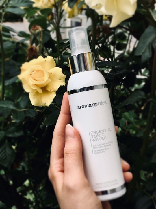 aromagardende's tweet photo. Nach einem Reinigungsprodukt sollte ein Gesichtstonic dir dabei helfen, die letzten Make-Up-Spuren zu beseitigen und deine Haut wieder mit der nötigen Feuchtigkeit versorgen. Hast du unser Gesichtstonic schon probiert? Der Duft ist himmlisch! #facetonic #essentails #aromagar… https://t.co/wqcaxOTHd3