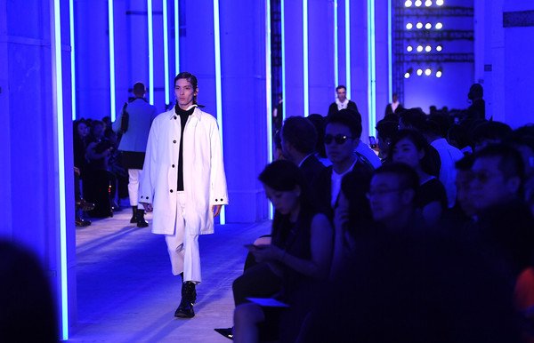 KenPanton's tweet photo. Did I already find my favorite look for Spring/Summer 2020 #Prada #SS20 #Mensfashion #PradaSS20 @Prada #stylehim #runwayshow https://t.co/VPTJ6vBe9c https://t.co/WvJzwyuTyF