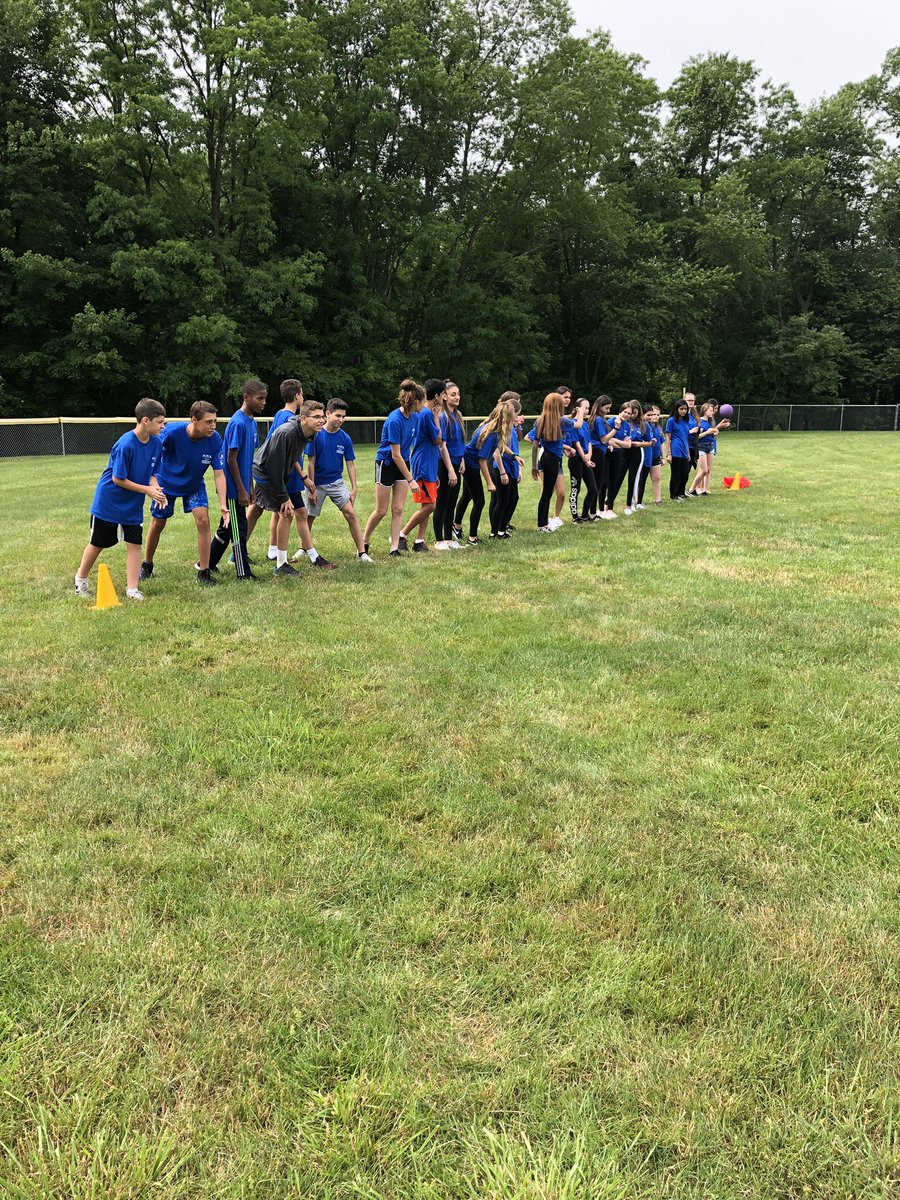MrsCarrollMMS's tweet photo. Conflict Manager Field Day fun! Thanks for a great year 💙#CM2019 @MarlboroMiddle https://t.co/VnBJ3UUZzp