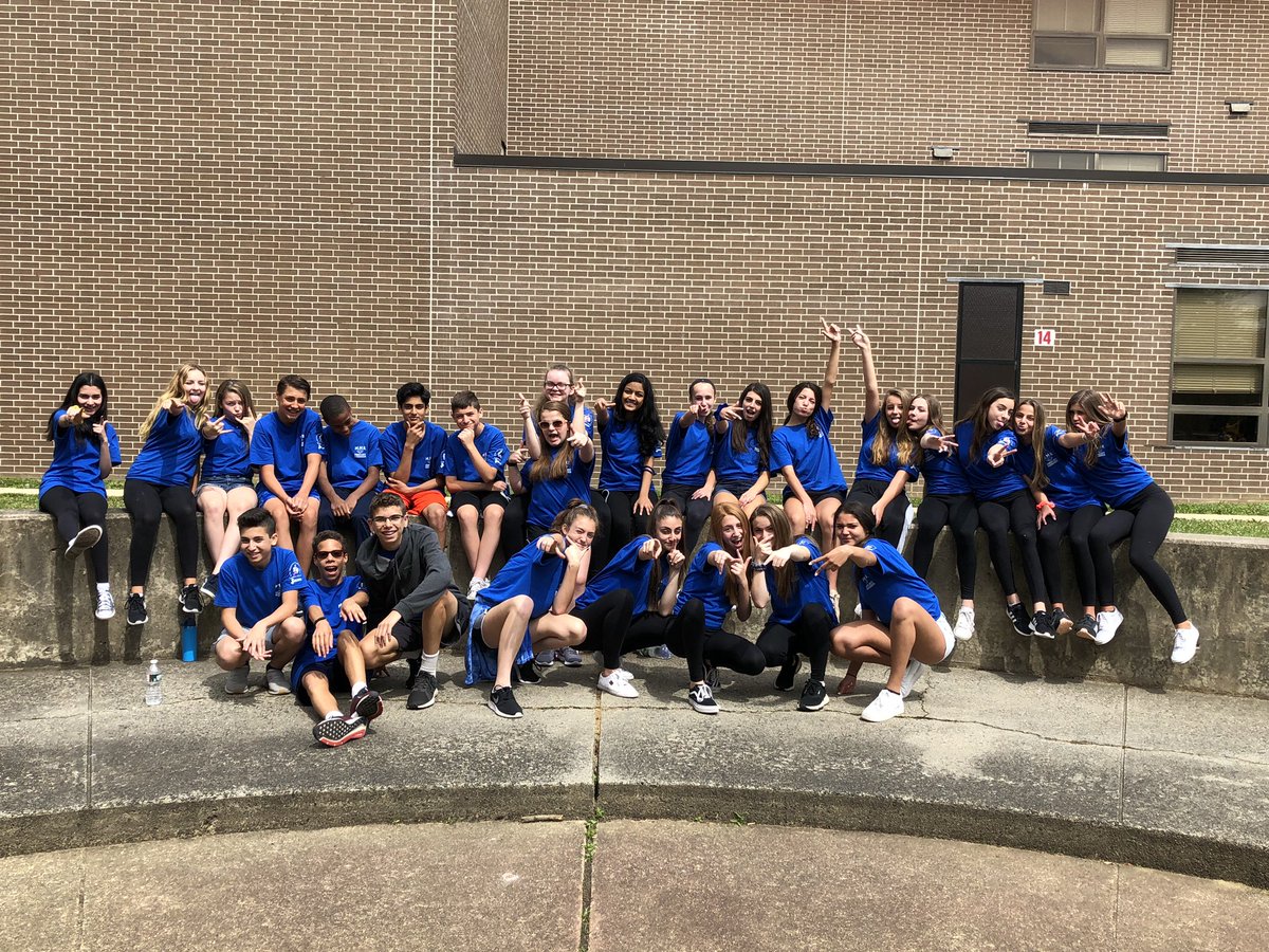 MrsCarrollMMS's tweet photo. Conflict Manager Field Day fun! Thanks for a great year 💙#CM2019 @MarlboroMiddle https://t.co/VnBJ3UUZzp