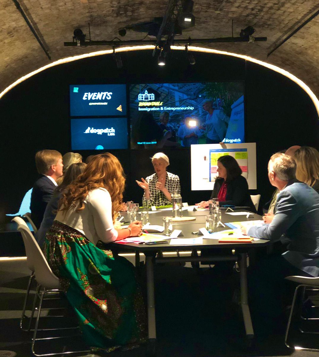 IrelandinNL's tweet image. King Willem-Alexander and Queen Máxima visited the @dogpatchlabs start-up hub in the heart of Dublin’s Silicon Docks.

@CoderDojo were there training the coders of the future! 💻

Irish and Dutch passion for tech innovation was on show - from all ages! 🇮🇪🇳🇱 #OranjeAndGreen #NLIRL