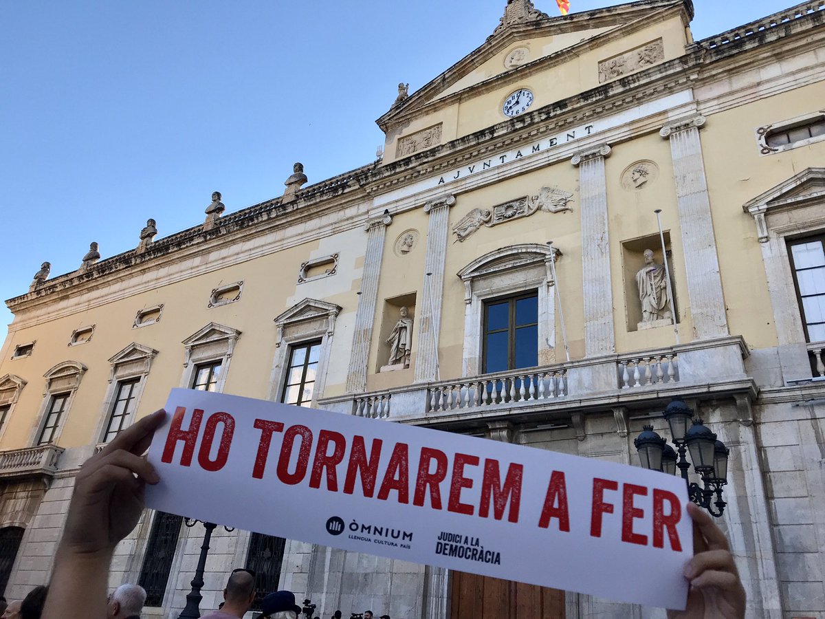 titotgn's tweet photo. #JudiciFarsa #Hotornaremafer
#JudiciTV3CatRàdio
#FakeSuprem https://t.co/PDhwtGZjt9