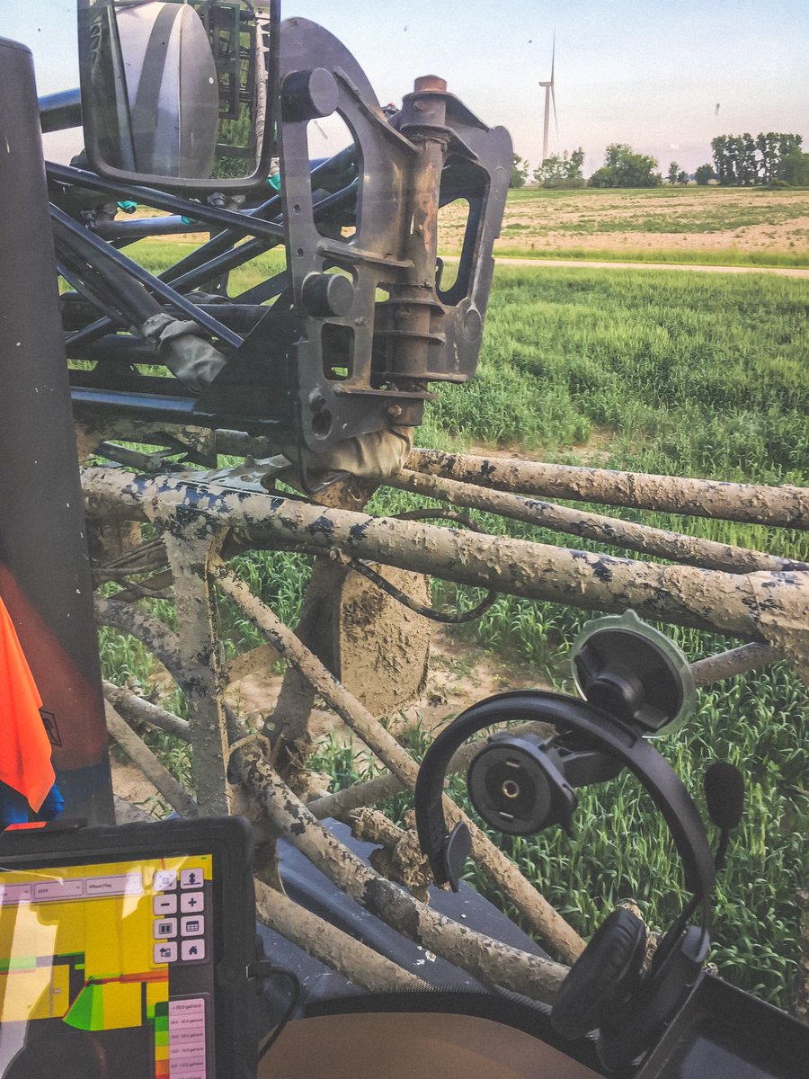 FarmsFisher's tweet photo. The wheat is sprayed, and the ground may be damp still.
#MichiganAg #spraying #wheat #farmlife #mudisthenewblack https://t.co/hQ0n96ZJOh
