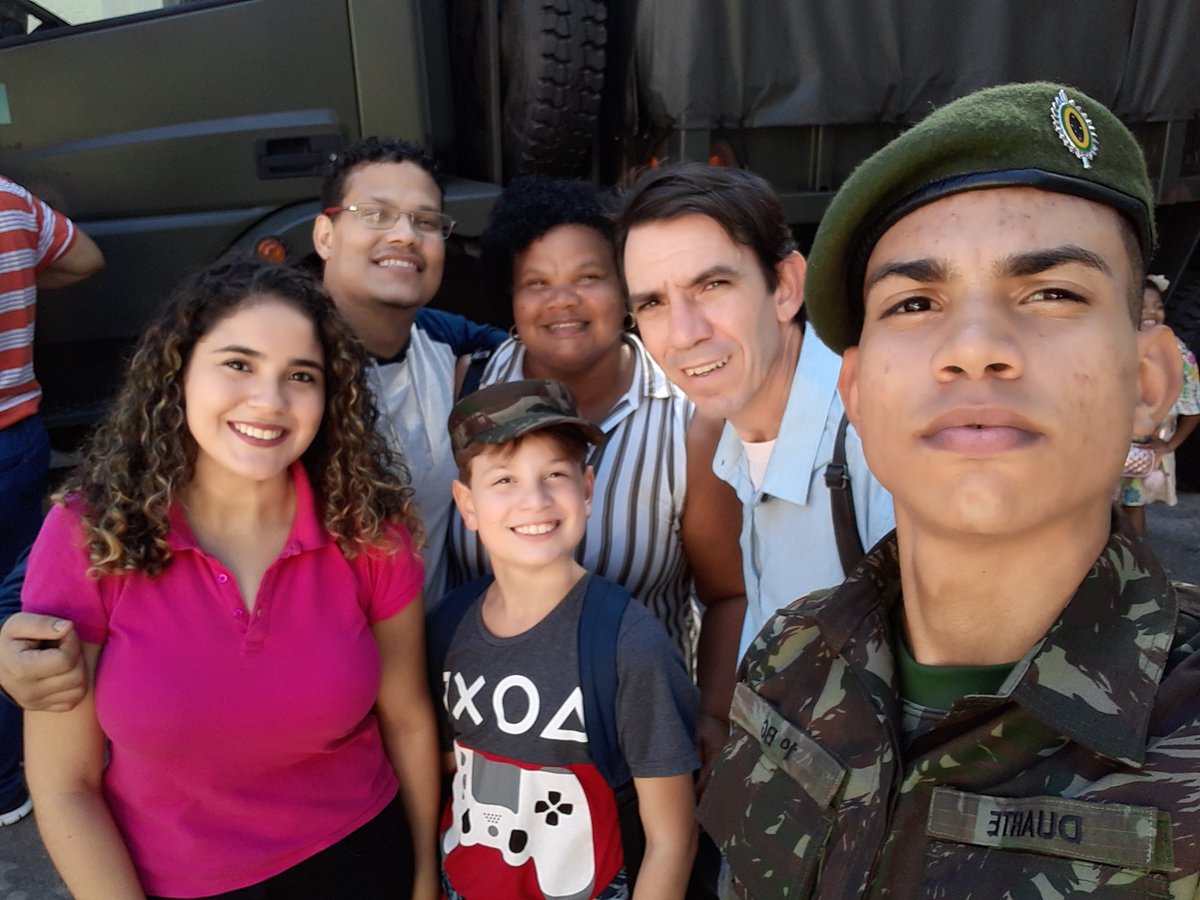 Viniciu08076554's tweet photo. Meus amores,o motivo de eu nunca ter desistido,sempre me deram a maior força esse braçal e boina eu dedico a vcs ❤ https://t.co/9w46CElvOv