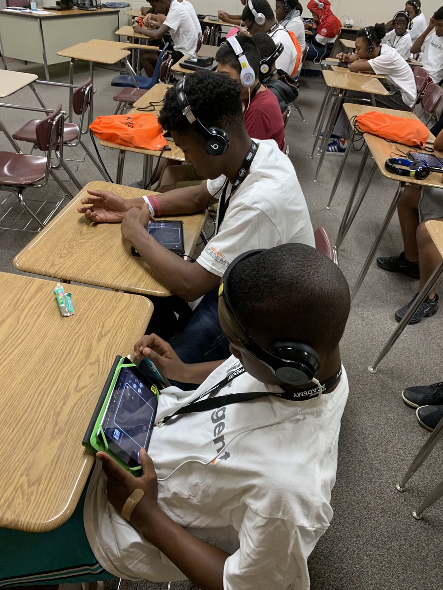 DeSotoISDCTE's tweet photo. Digital Music is a hot 🔥🔥 session with our male campers at the Best Buy Geek Squad Academy #STEMCamp2019 #PartnershipWithGearUp https://t.co/1yUWx0A61d