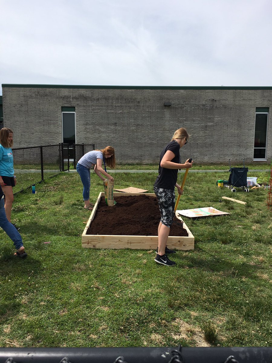 md_snapED's tweet photo. The first day of Summer vacation and teachers from Maple ES working hard building their school garden. They did an amazing job! #MDSnapEd #SchoolGarden #DCPSChampions https://t.co/nayMyRDiOX