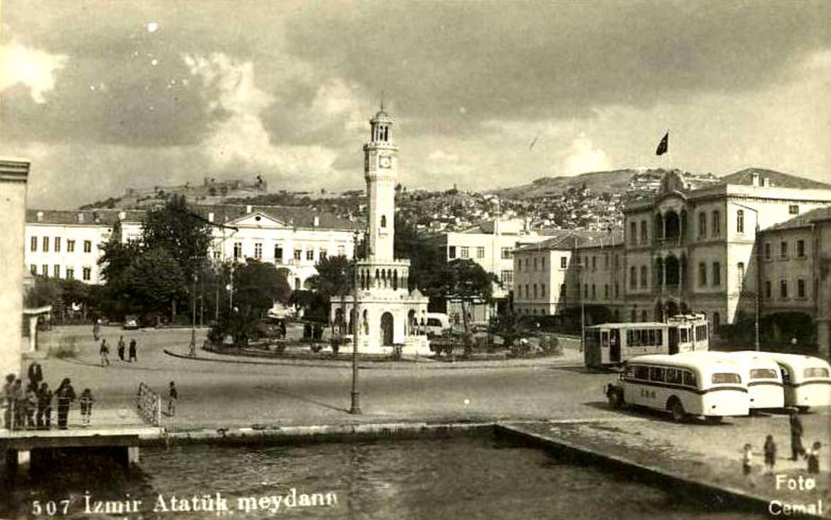 Atatürk Meydanı, Konak, 1940'ların sonları... #izmir #FF #Nostalji
