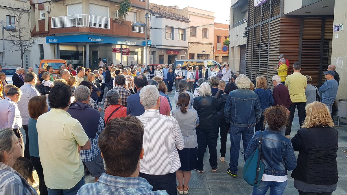 miriamcasaramon's tweet photo. Concentració unitària sota el lema 'Llibertat: L’autodeterminació és un dret' a #SantQuirze #SQV
#JudiciALesUrnes
#FreeTothom🎗
#AutodeterminacióNoÉsDelicte
#AcusemlEstat
#NoSurrender
#NoEnsRendirem https://t.co/FxK30xS1F3