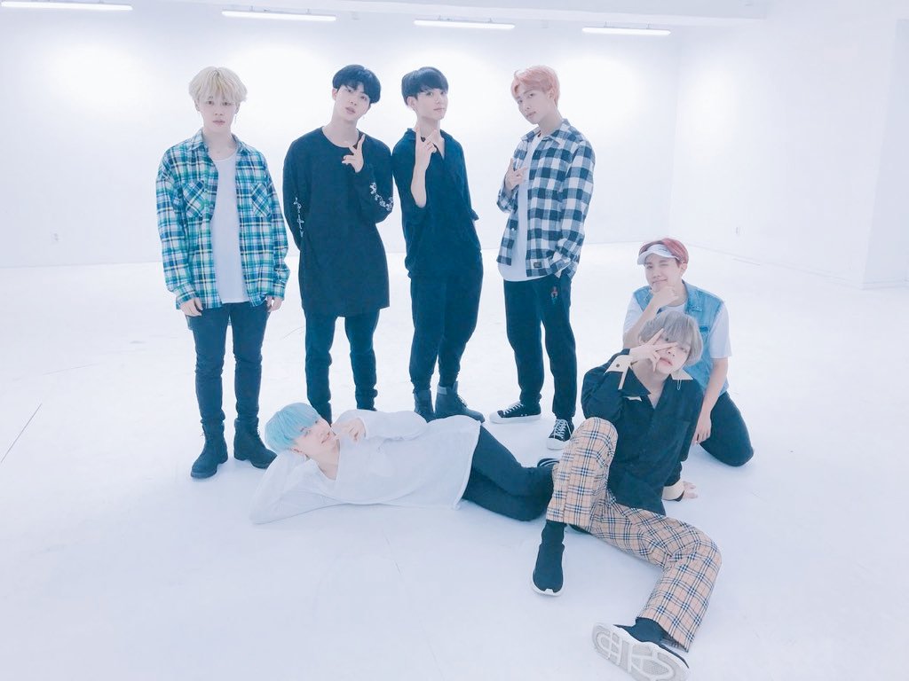 Бантан бтс. T1 корейская команда. Бтс участники группы отдельно. Юнги из бтс дна. 1 бтс.