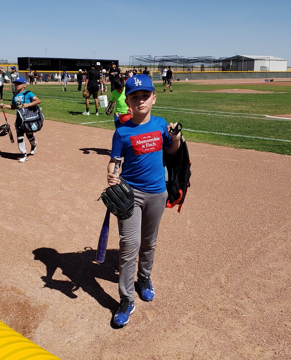 Grisavila1's tweet photo. Had a great time at the Horizon High School baseball camp! #futurescorpion #feelthesting #WeAreClintISD https://t.co/f7cI1A4LhX