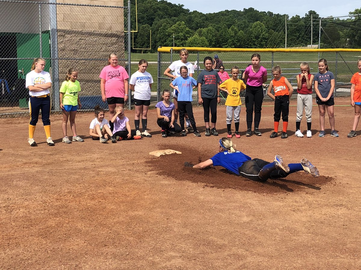 rcshssoftball's tweet photo. Day 3 of our camp! The girls learned how to run bases and slide today and had a ball! 🥎 https://t.co/RGk8HpL9eW