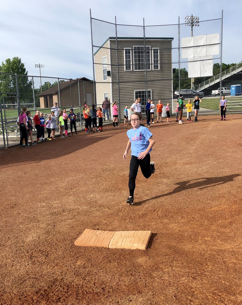 rcshssoftball's tweet photo. Day 3 of our camp! The girls learned how to run bases and slide today and had a ball! 🥎 https://t.co/RGk8HpL9eW