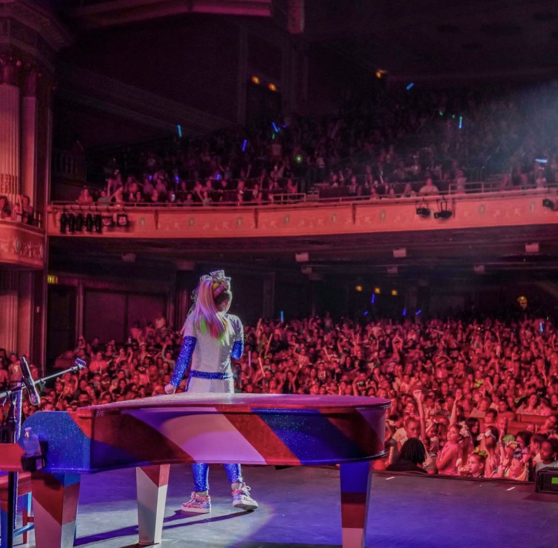 ItsJoBroSam's tweet photo. @itsjojosiwa It’s only getting better. More tour dates! 🎆🎉🎀 https://t.co/ZlIl4m0v8q