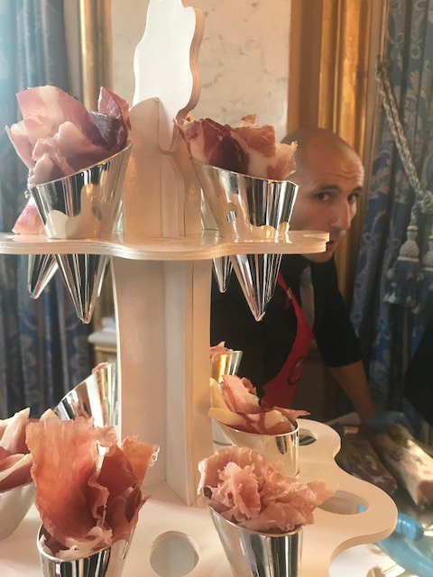 FICT_FRANCE's tweet photo. Présentation et dégustation des charcuteries de @csc_iledebeaute à la soirée  #Charcuteries, #vins et #spiritueux français au quai d'Orsay. https://t.co/VHMbQC39uk