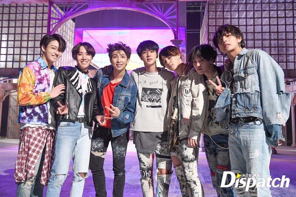 Tanuwka2012's tweet photo. #6YearsWithOurHomeBTS  
방탄소년단 6주년 축하해요! 보라해요! ❤ https://t.co/HhqzNu6NYX