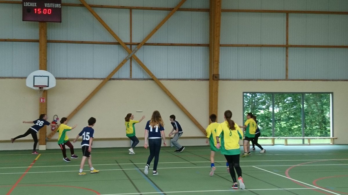 1ère compétition départementale <a href="/unss/">UNSS_National</a> #Ultimate dans <a href="/ornedepartement/">Département de l'Orne</a> au Mele sur Sarthe. Un succès avec
18 équipes présentes et  une centaine d'élèves surmotivés.  Bon courage à nos voisins <a href="/UNSS72/">Unss_72</a> pour le mondial d'ultimate au Mans fin juin.