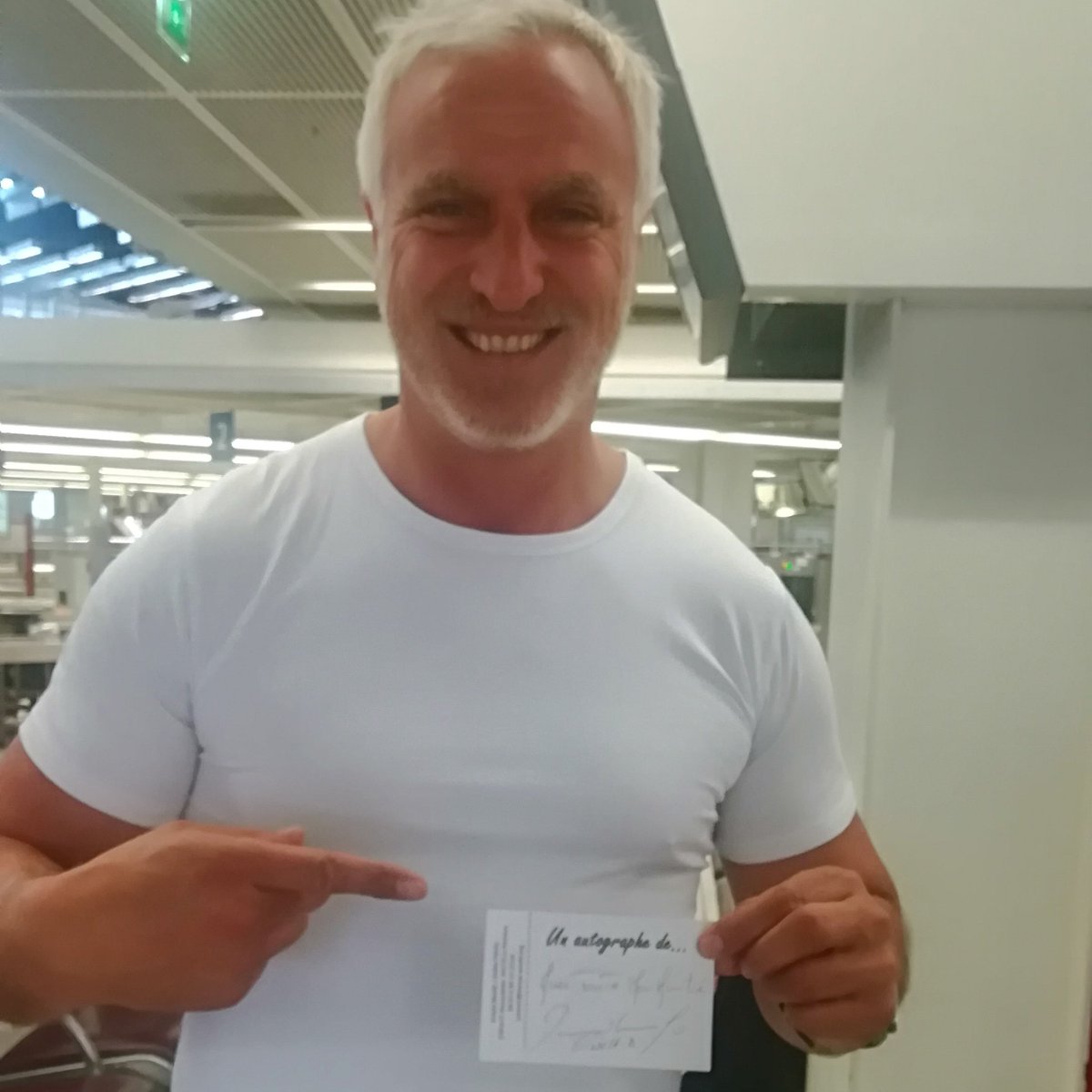 Ennea_World's tweet photo. Le Challenge Autographes pour Ennéa World continue. Merci David https://t.co/KbFxqL9vvf
